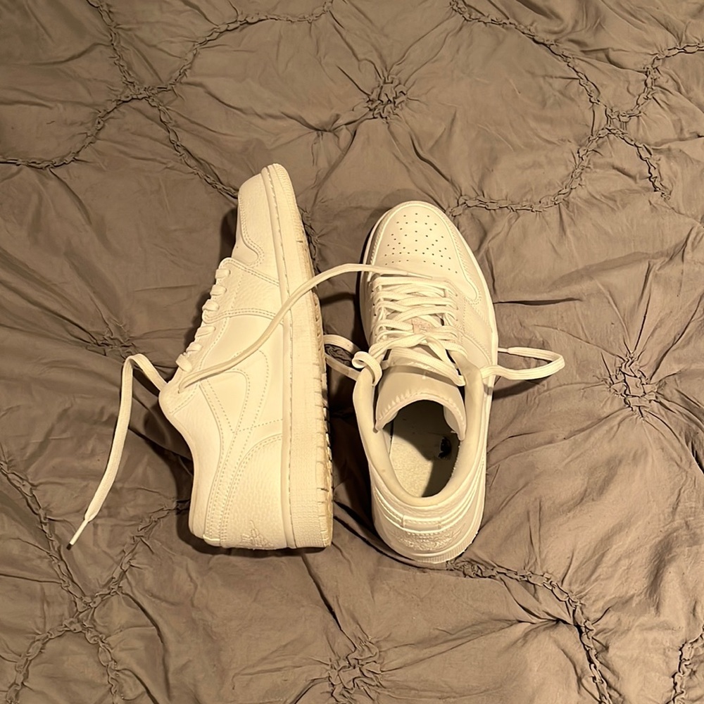 Jordan 1 Low Triple White